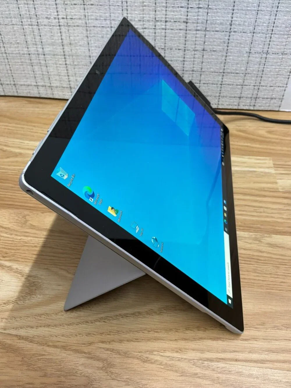 Microsoft Surface Pro 5 i5-7300U 8GB RAM 128GB SSD 12.3